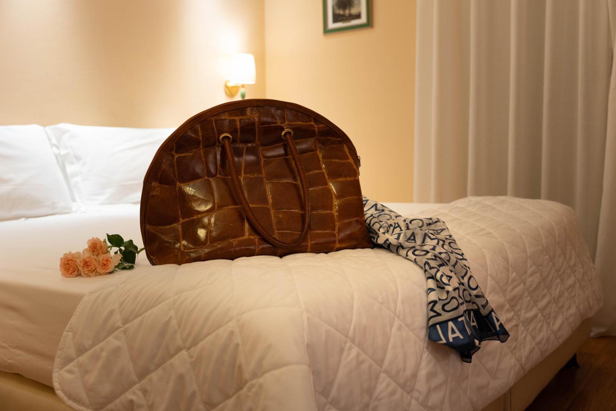 Hotel Iris Genoa Bagian luar foto
