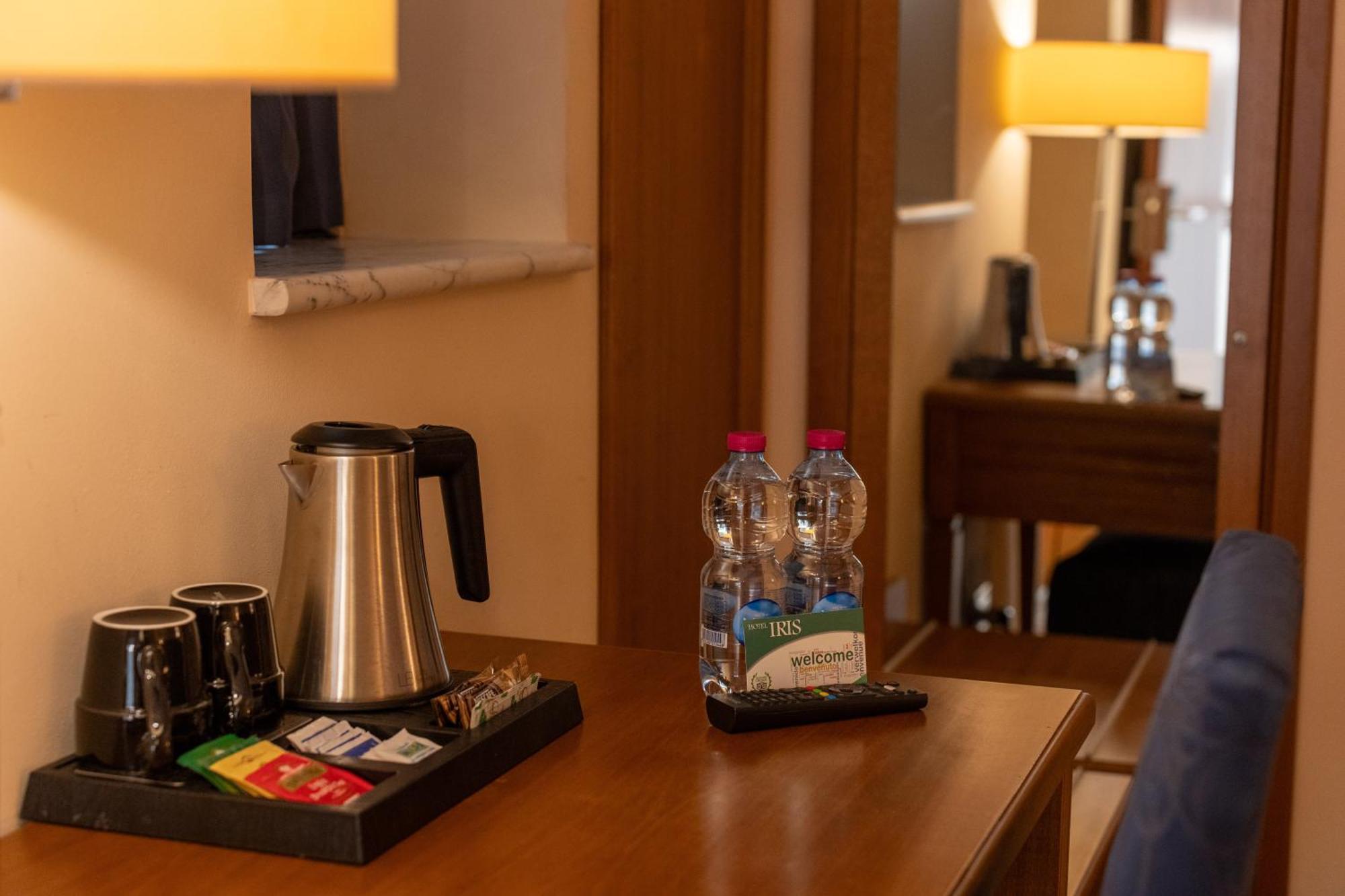 Hotel Iris Genoa Bagian luar foto