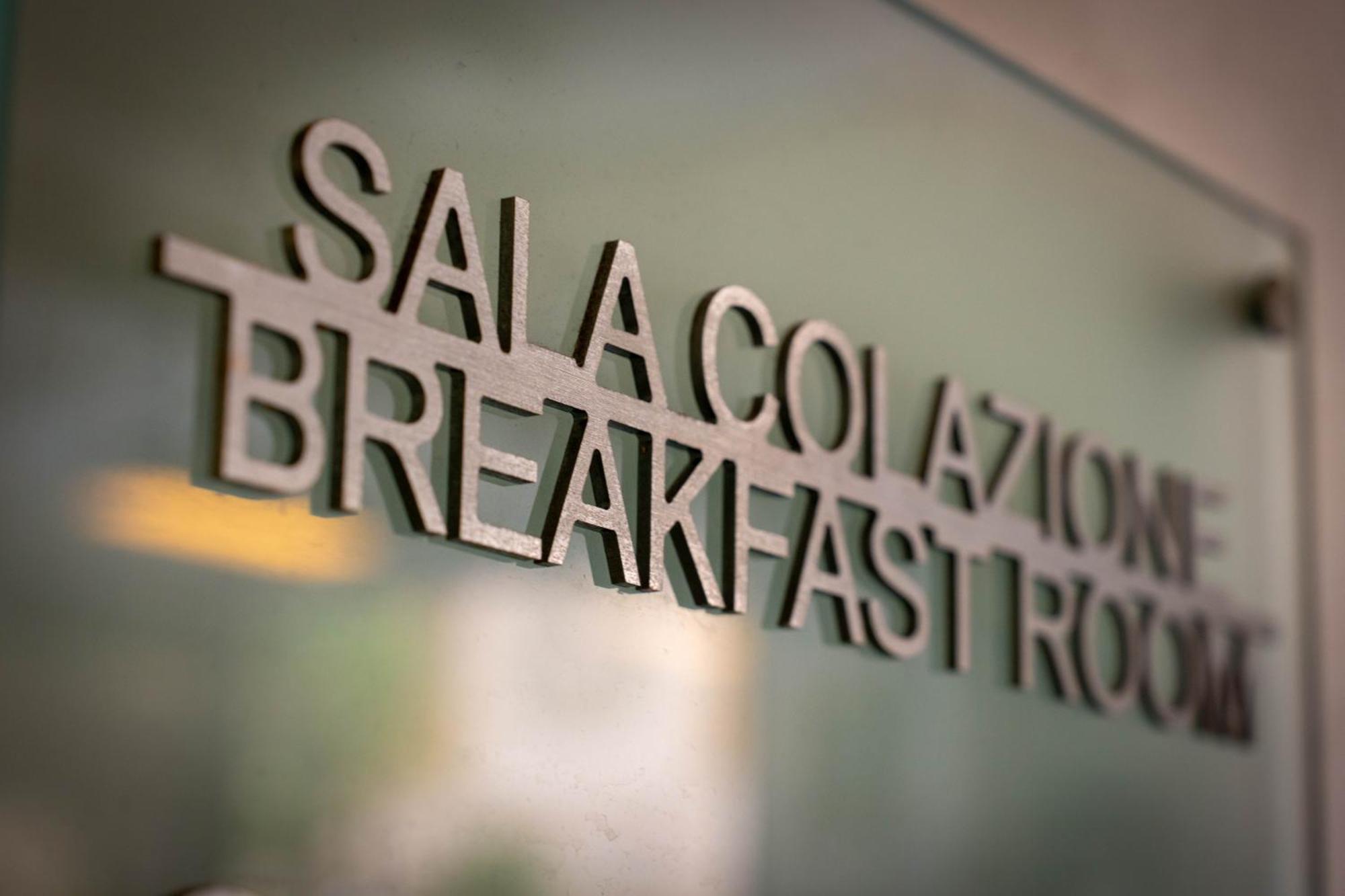 Hotel Iris Genoa Bagian luar foto