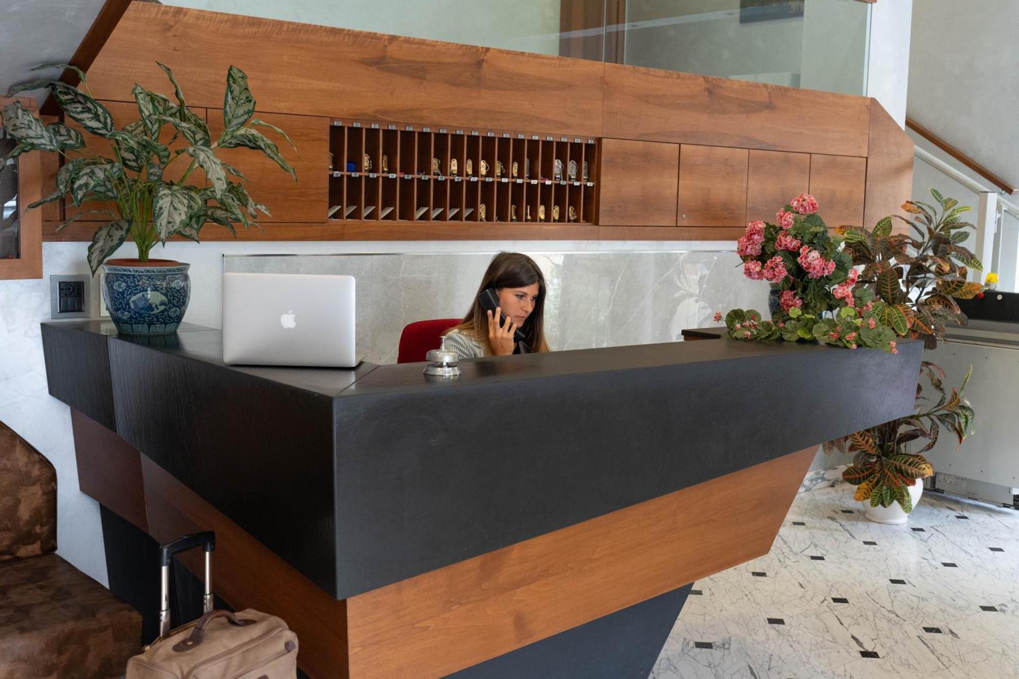 Hotel Iris Genoa Bagian luar foto