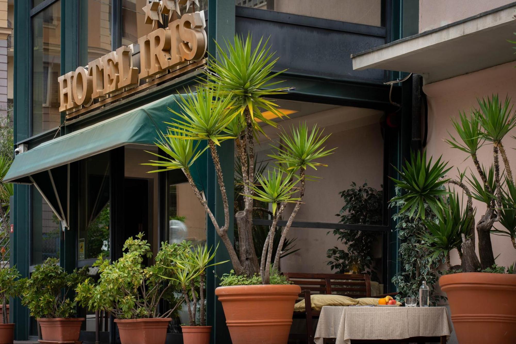 Hotel Iris Genoa Bagian luar foto