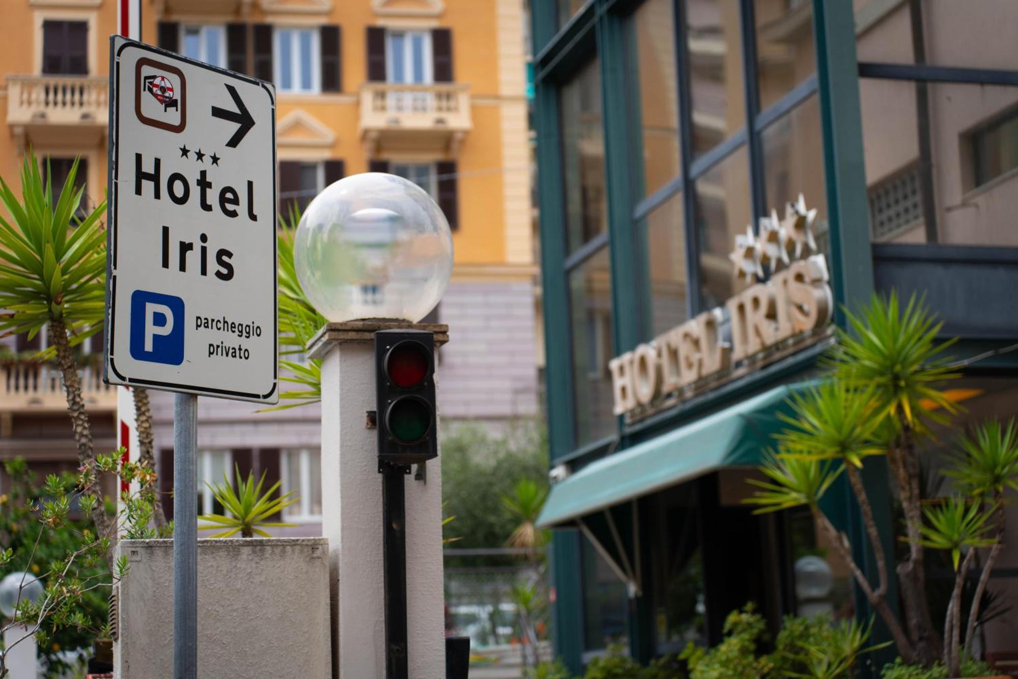 Hotel Iris Genoa Bagian luar foto
