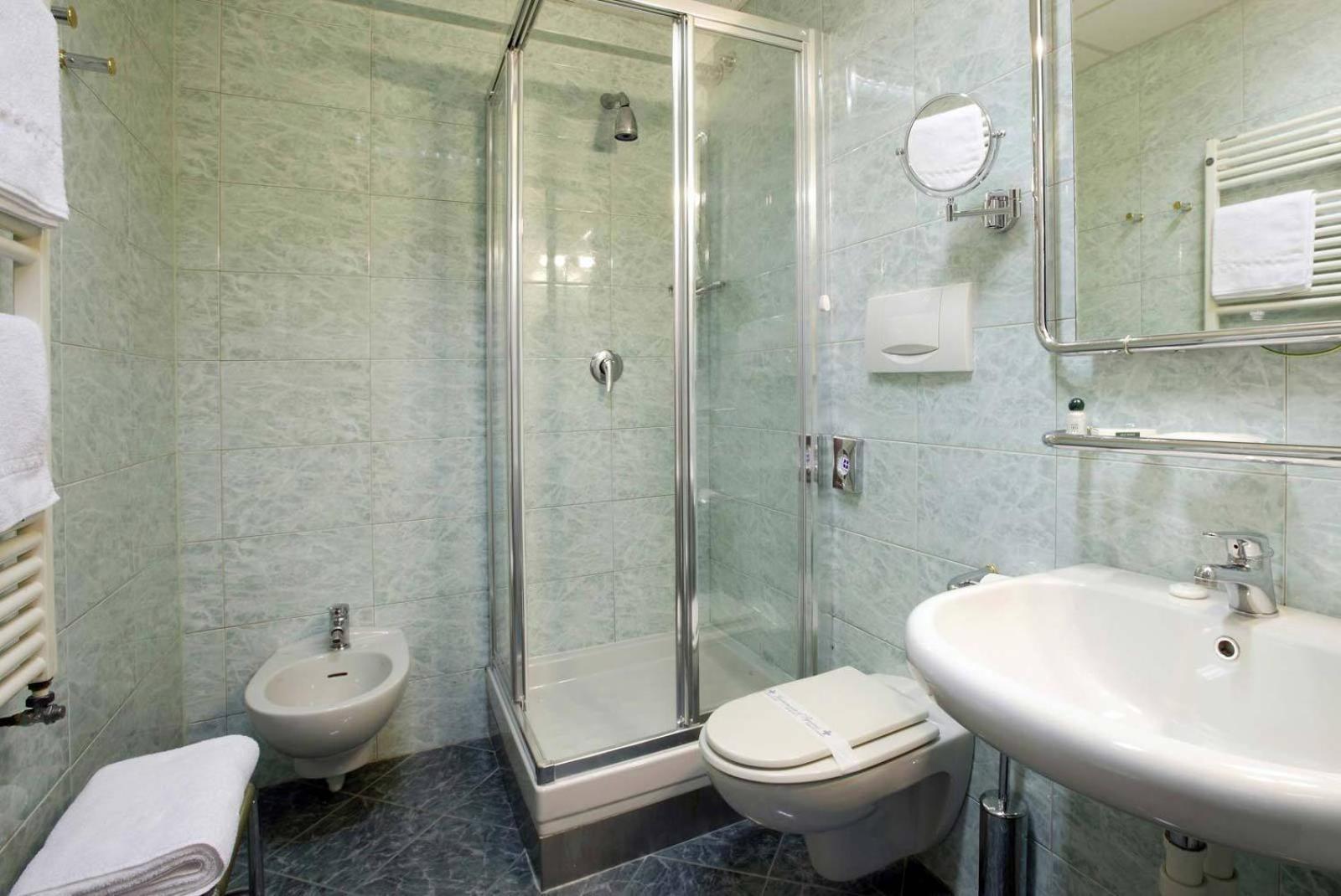 Hotel Iris Genoa Bagian luar foto