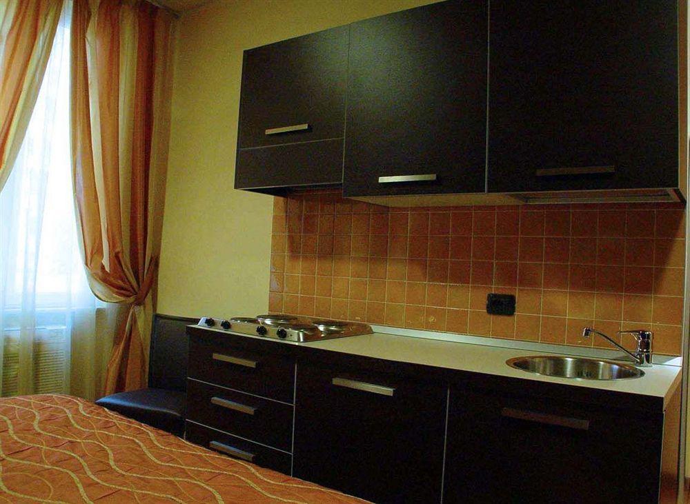 Hotel Iris Genoa Bagian luar foto