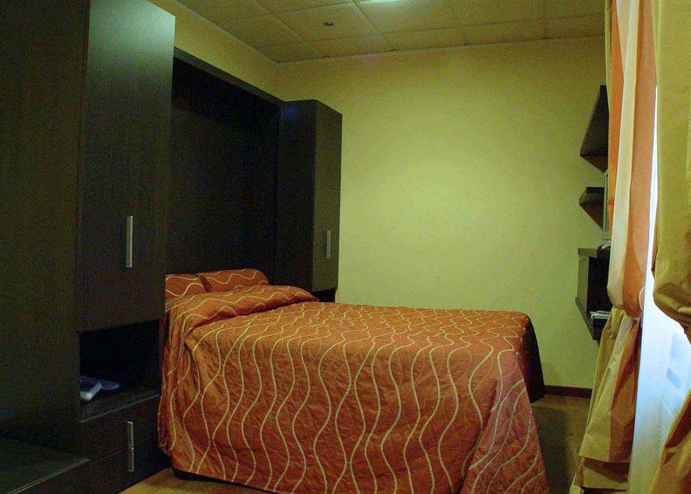Hotel Iris Genoa Bagian luar foto