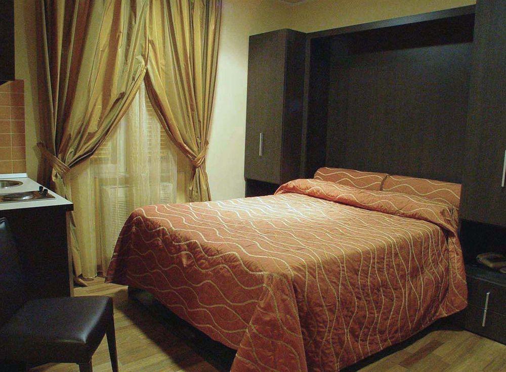 Hotel Iris Genoa Bagian luar foto