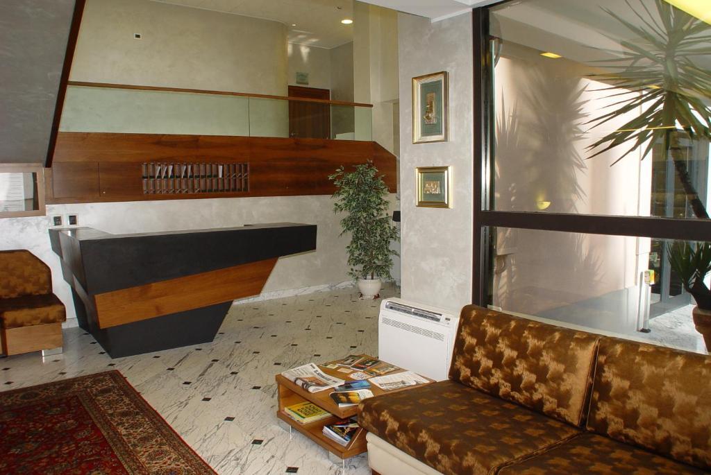 Hotel Iris Genoa Bagian luar foto