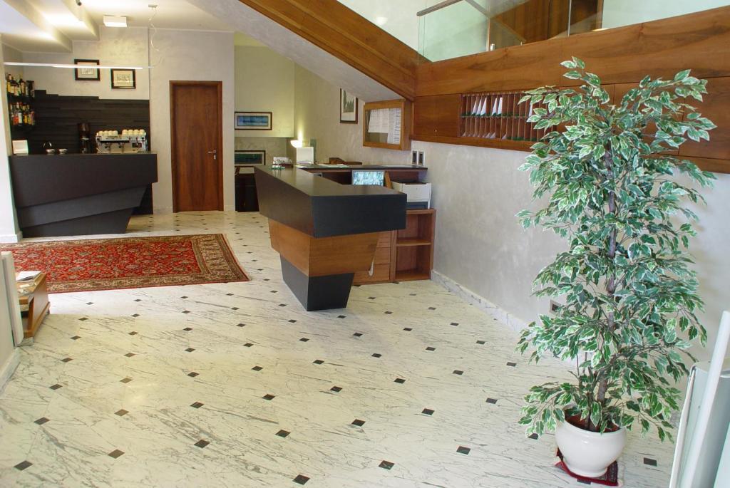Hotel Iris Genoa Bagian luar foto