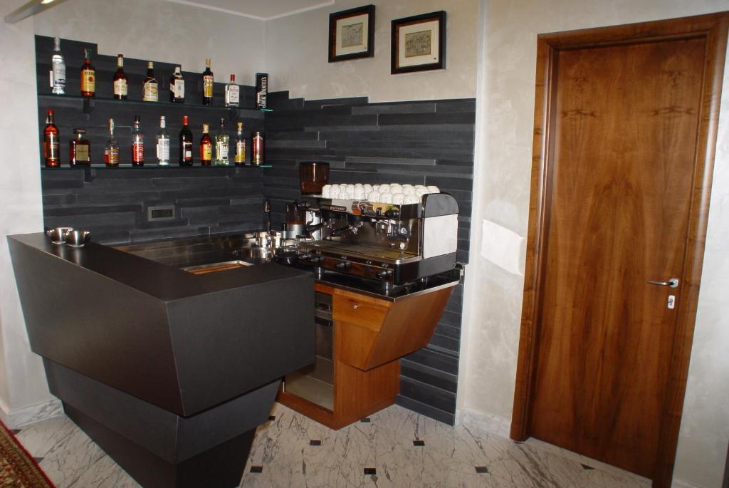 Hotel Iris Genoa Bagian luar foto