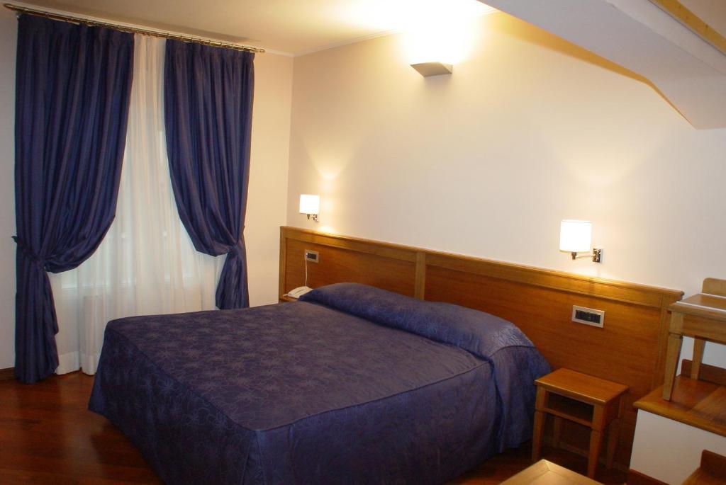 Hotel Iris Genoa Bagian luar foto